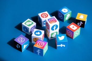 Social Media Marketing cubes